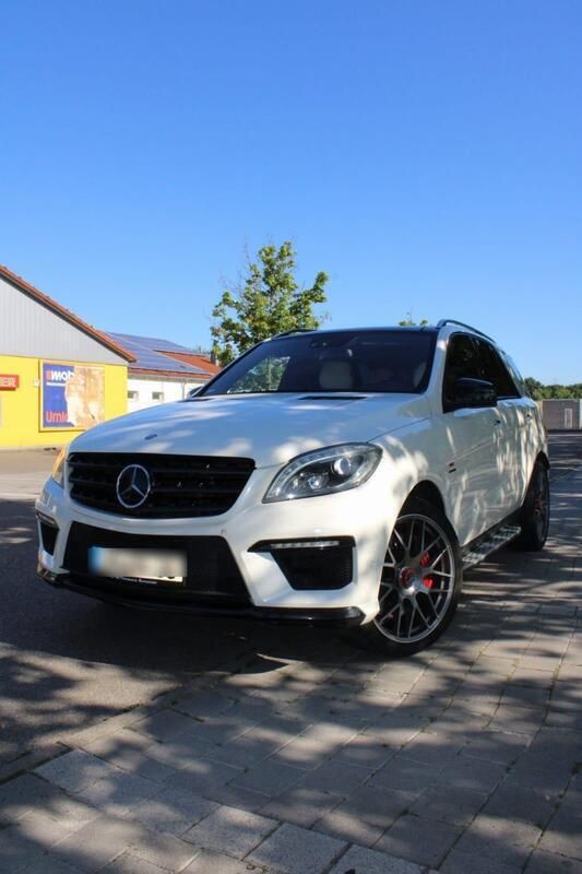 Weiß Gebraucht 2013 Mercedes ML63 AMG AMG SUV | 36.500 € (Teuer) - Bild 1/4
