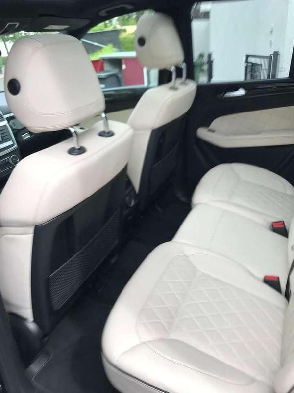 Schwarz Gebraucht 2012 Mercedes ML350 Edition 1 SUV | 19.500 € (Fairer Preis) - Bild 1/4