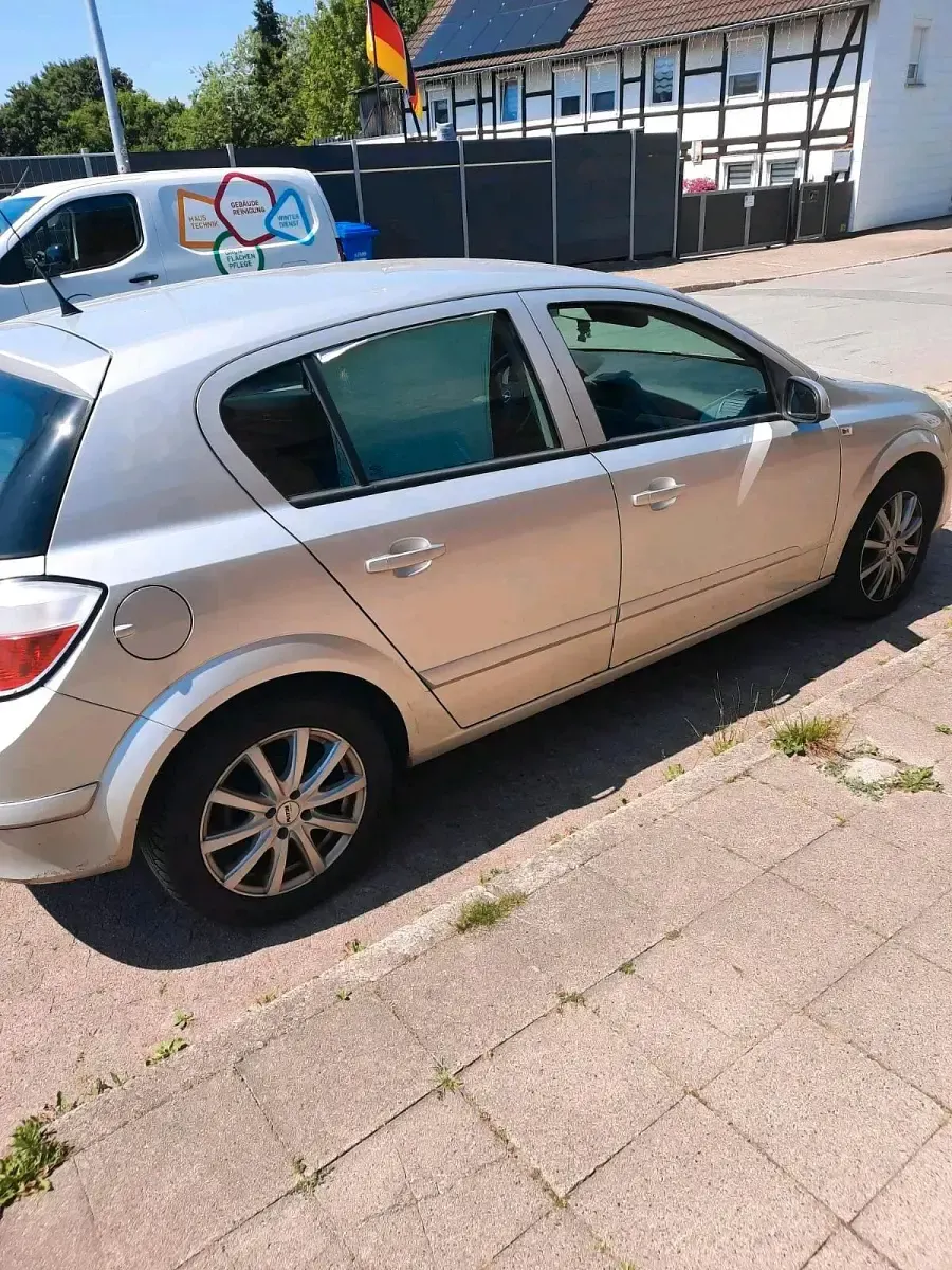 Gebraucht Opel Astra 105 PS (77 kW) 2005 Silber Kleinwagen