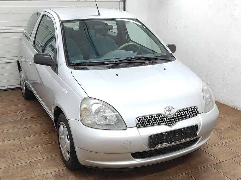 Gebraucht Toyota Yaris 68 PS (50 kW) 2000 Silber Limousine