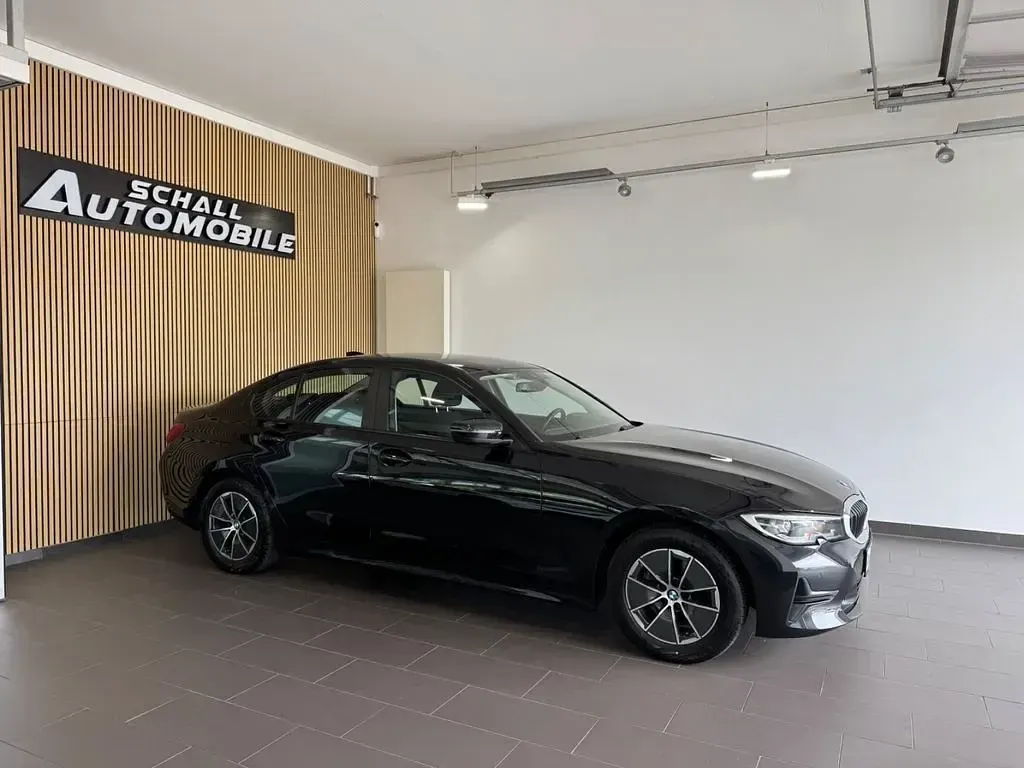 Gebraucht BMW 318 Advantage 150 PS (110 kW) 2021 Schwarz Limousine