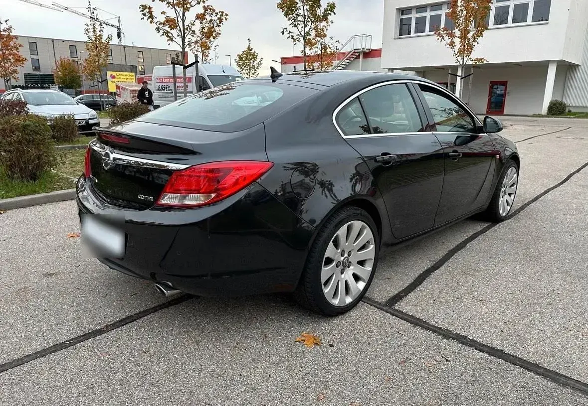 Gebraucht Opel Insignia 160 PS (117 kW) 2012 Schwarz Limousine