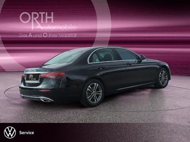 Gebraucht Mercedes E200 Avantgarde 197 PS (144 kW) 2023 Schwarz Limousine