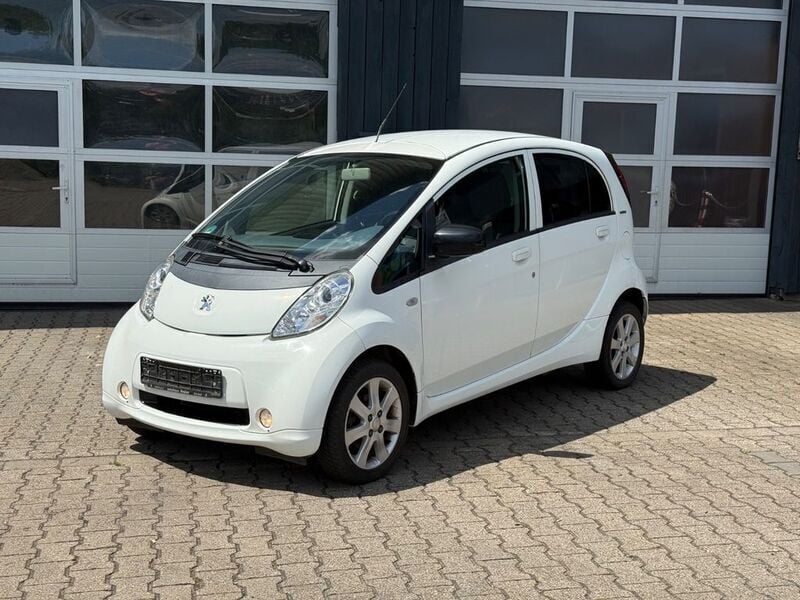 Blanc antarctique Gebraucht 2012 Peugeot iON Basis Kleinwagen | 3.300 € (Superpreis) - Bild 1/4