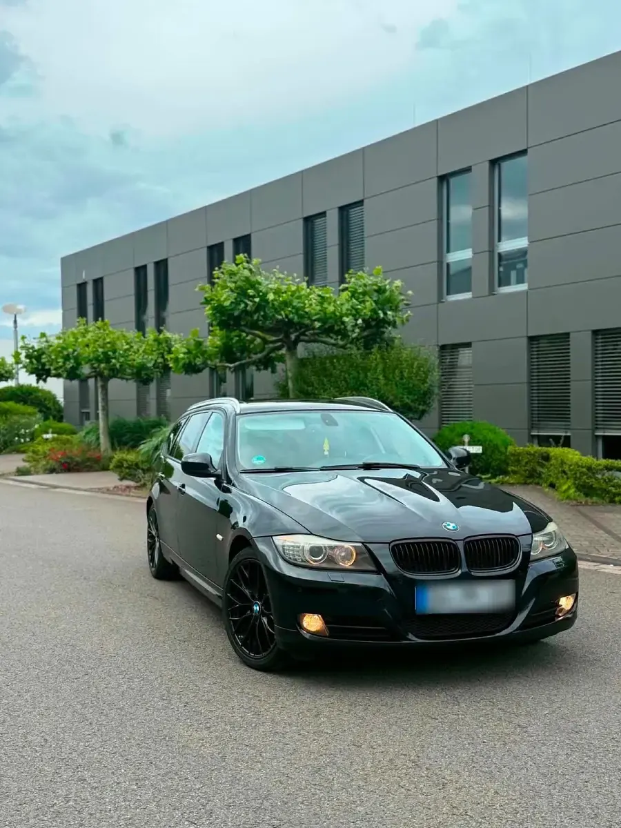 Gebraucht BMW 320 184 PS (135 kW) 2012 Schwarz Kombi