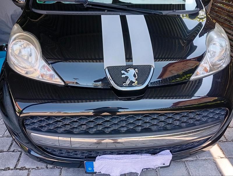 Schwarz Gebraucht 2009 Peugeot 107 Kleinwagen | 2.099 € (Fairer Preis) - Bild 1/4