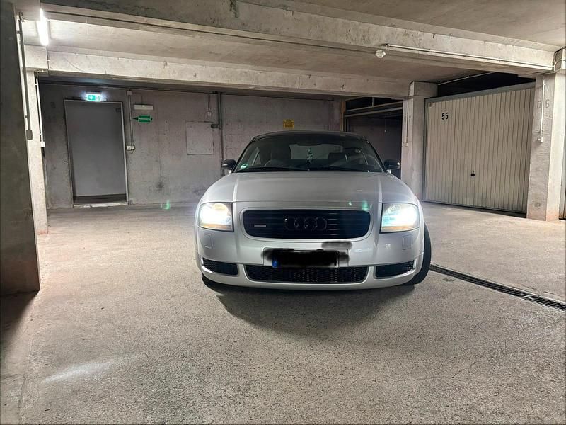 Second-hand Audi TT 180 CP (132 kW) 1999 Argintiu Coupe