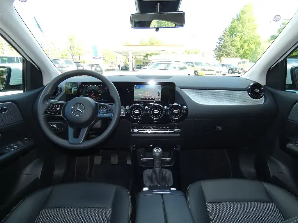 Gebraucht Mercedes B200 163 PS (119 kW) 2019 Weiß Van / Kleinbus