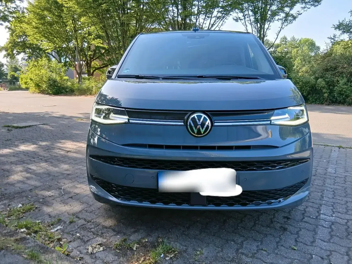 Gebraucht VW Multivan Edition 149 PS (109 kW) 2022 Grau Van / Kleinbus