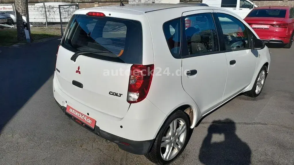 Gebraucht Mitsubishi Colt 95 PS (69 kW) 2009 Weiß Kleinwagen