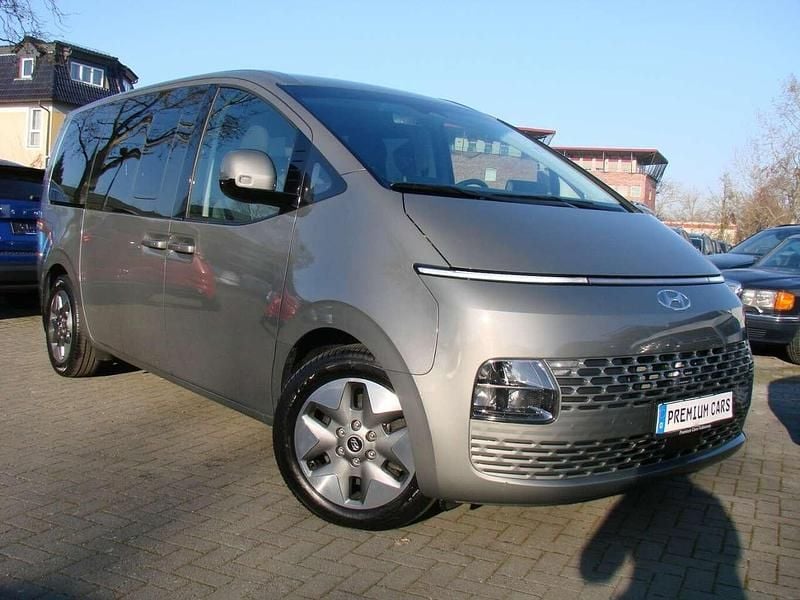 Olivine gray metallic Gebraucht 2023 Hyundai Staria Prime Van / Kleinbus | 39.980 € (Guter Preis) - Bild 1/4