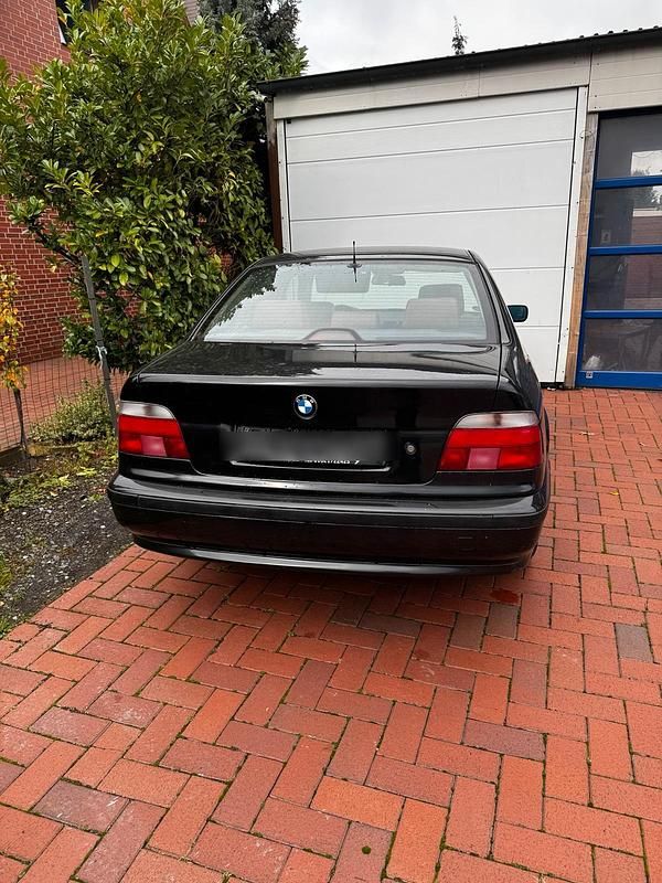 Schwarz Gebraucht 1997 BMW 528 Limousine | 2.500 € - Bild 1/4