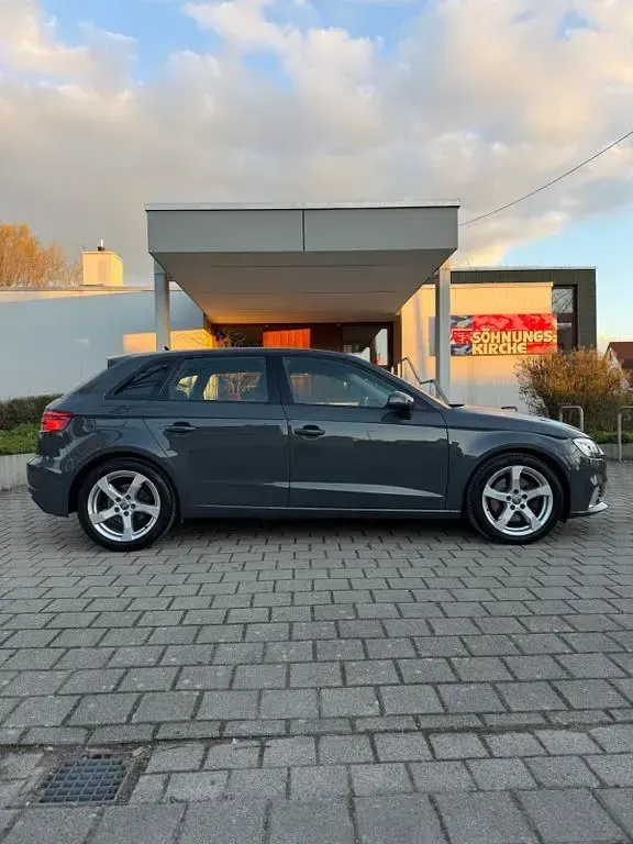 Second-hand Audi A3 Sport 150 CP (110 kW) 2019 Gri Berlinǎ
