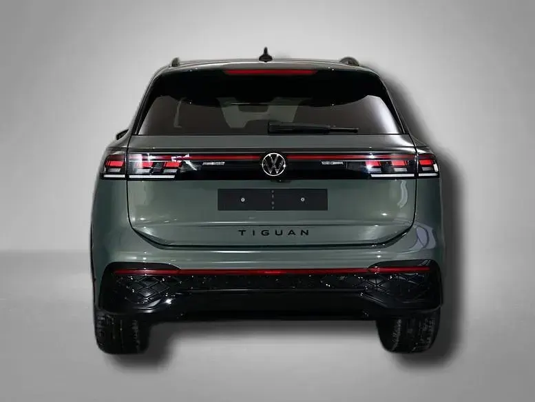 Neu VW Tiguan R-line 204 PS (150 kW) 2025 Cipressinogrün metallic SUV