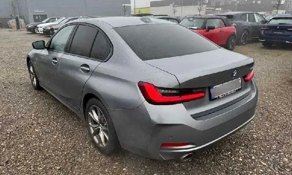 Gebraucht BMW 330e Sport Line 184 PS (135 kW) 2023 Grau Limousine