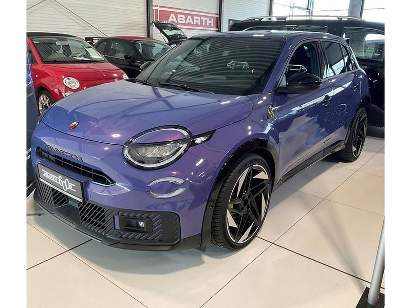 Nowe Abarth 600e Scorpionissima 206 kW (281 KM) 2025 Purpurowy SUV