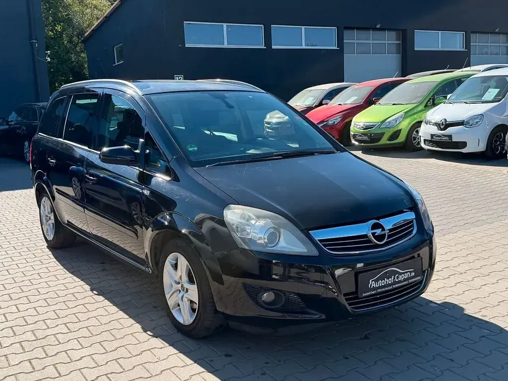 Gebraucht Opel Zafira Innovation 140 PS (102 kW) 2008 Saphirschwarz mi2 Van / Kleinbus