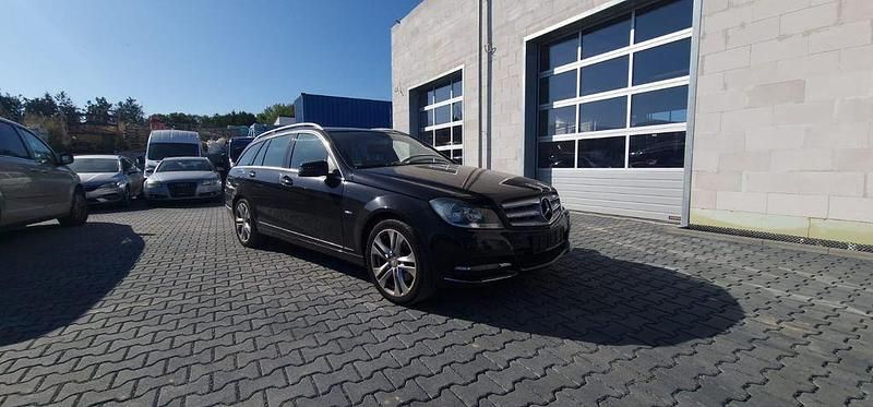 Schwarz Gebraucht 2011 Mercedes C220 Limousine | 4.680 € (Superpreis) - Bild 1/4