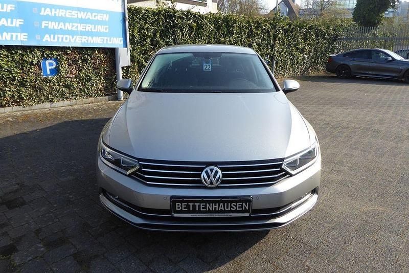 Gebraucht VW Passat Comfortline 150 PS (110 kW) 2017 Silber Limousine