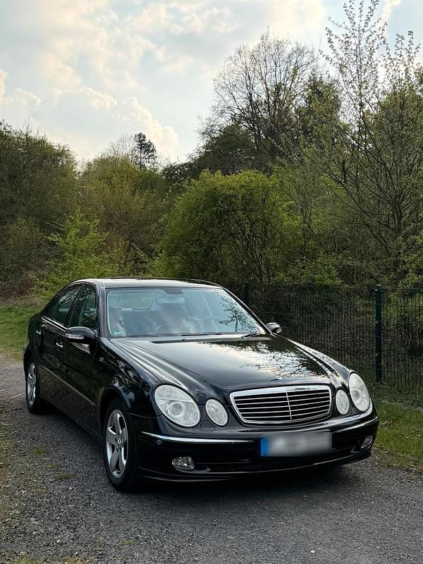 Gebraucht Mercedes E240 177 PS (130 kW) 2005 Schwarz Limousine