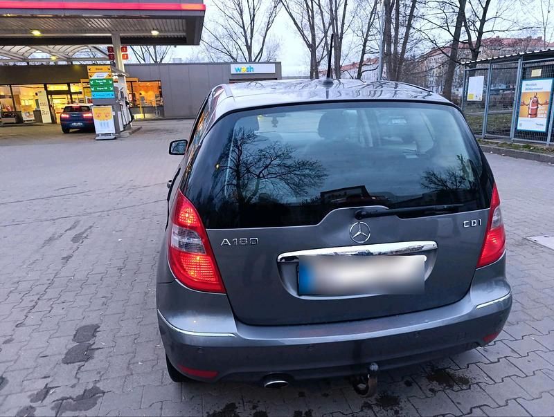 Gebraucht Mercedes A180 108 PS (79 kW) 2011 Grau Limousine