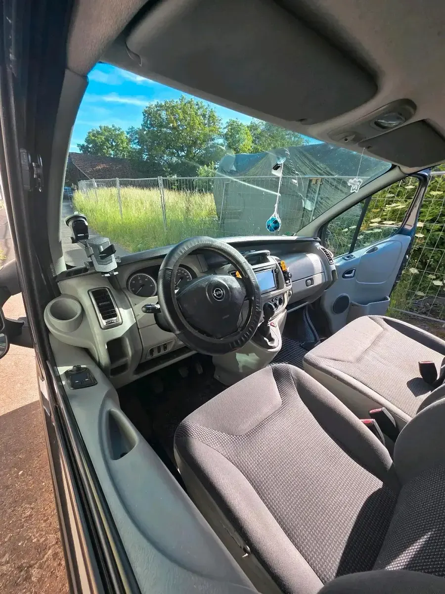 Gebraucht Opel Vivaro 145 PS (106 kW) 2010 Schwarz Van / Kleinbus