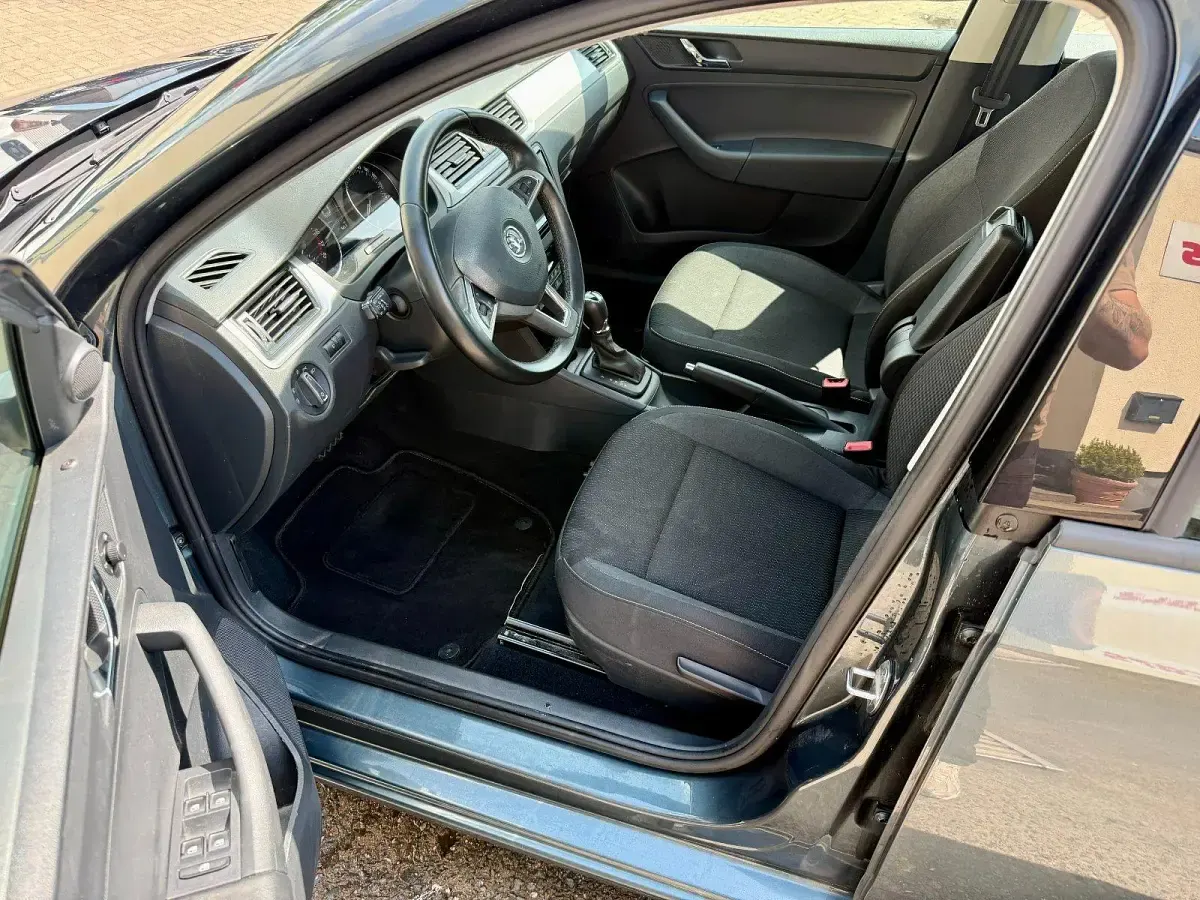 Gebraucht Skoda Rapid 90 PS (66 kW) 2016 Grau Kleinwagen