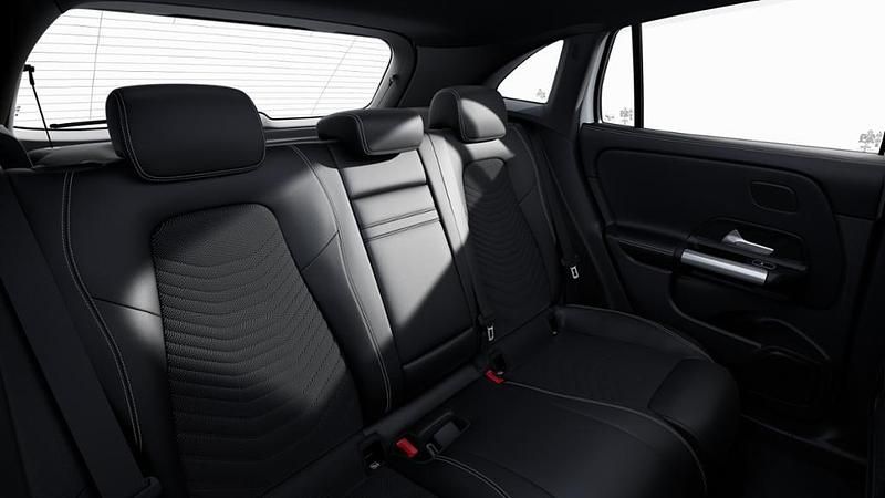 Gebraucht Mercedes EQA300 167 kW (228 PS) 2025 Unilack polarweiß SUV