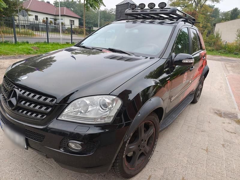Schwarz Gebraucht 2006 Mercedes ML320 SUV | 5.700 € (Guter Preis) - Bild 1/4
