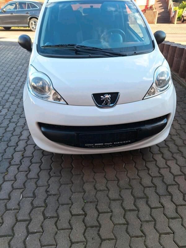 Weiß Gebraucht 2007 Peugeot 107 Kleinwagen | 2.100 € (Fairer Preis) - Bild 1/4