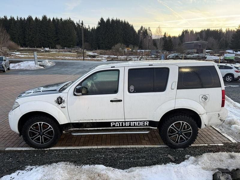 Gebraucht Nissan Pathfinder XE 190 PS (139 kW) 2010 Weiß SUV