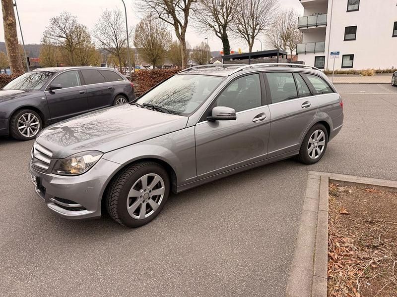 Gebraucht Mercedes C180 156 PS (114 kW) 2014 Silber Kombi