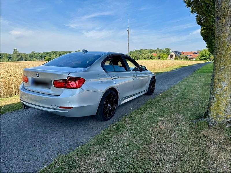 Gebraucht BMW 330 258 PS (189 kW) 2015 Silber Limousine