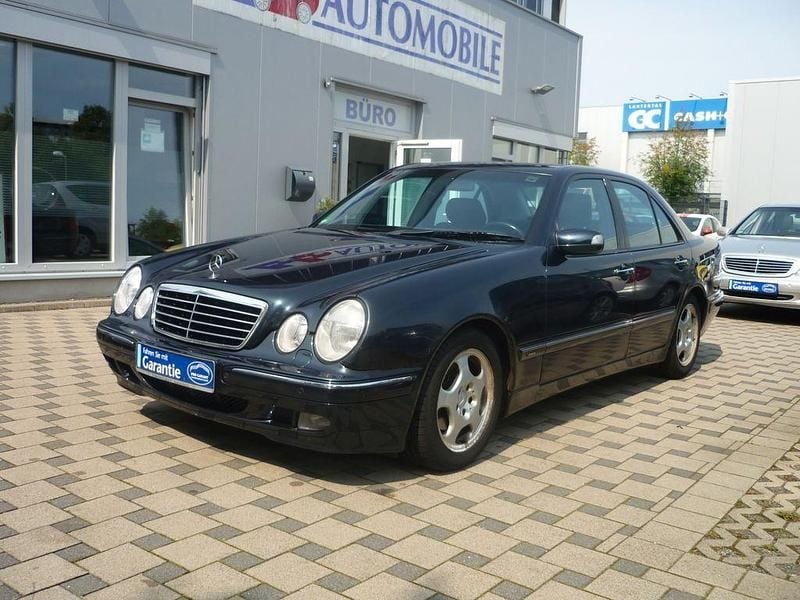 Blau Gebraucht 2000 Mercedes E240 Avantgarde Limousine | 4.000 € (Fairer Preis) - Bild 1/4