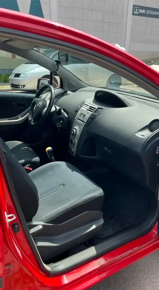 Gebraucht Toyota Yaris 65 PS (47 kW) 2007 Rot Kleinwagen