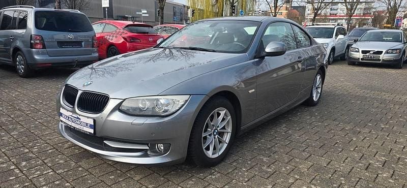Gebraucht BMW 318 143 PS (105 kW) 2012 Spacegrau Coupé