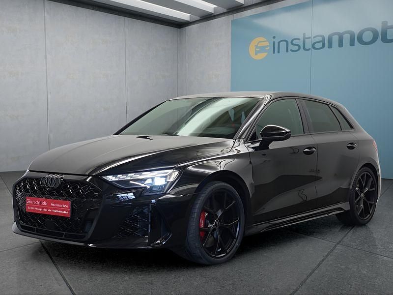 Schwarz Neu 2025 Audi RS3 Sportback Kleinwagen | 68.349 € (Fairer Preis) - Bild 1/4