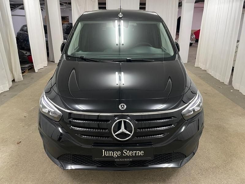 Gebraucht Mercedes EQT200 Premium 89 kW (122 PS) 2024 Loparitschwarz metallic Van / Kleinbus