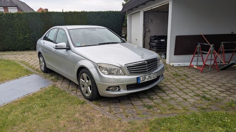 Silber Gebraucht 2009 Mercedes C220 Classic Limousine | 5.500 € (Guter Preis) - Bild 1/4