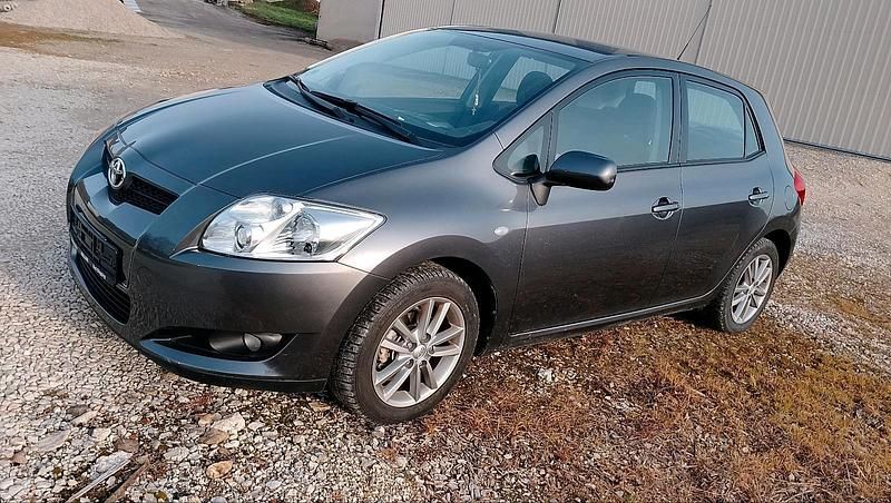 Grau Gebraucht 2008 Toyota Auris Limousine | 6.200 € (Fairer Preis) - Bild 1/4