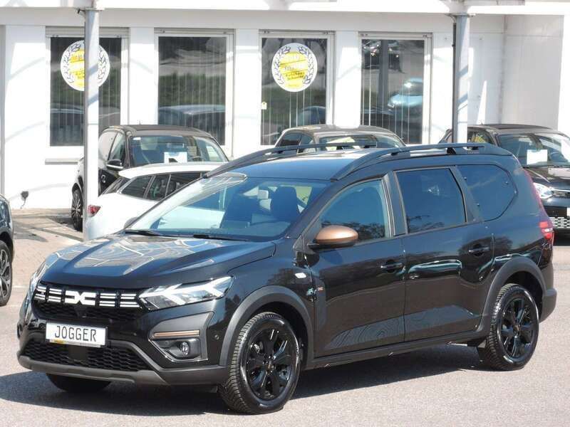 Perlmutt schwarz (metallic) Gebraucht 2024 Dacia Jogger Extreme Kombi | 20.970 € (Fairer Preis) - Bild 1/4