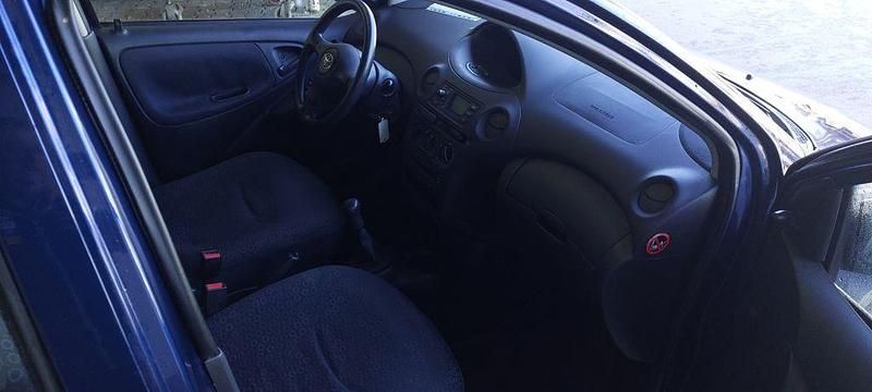 Gebraucht Toyota Yaris 65 PS (47 kW) 2004 Blau Limousine