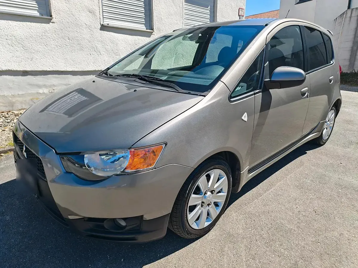 Gebraucht Mitsubishi Colt 95 PS (69 kW) 2010 Grau Kleinwagen