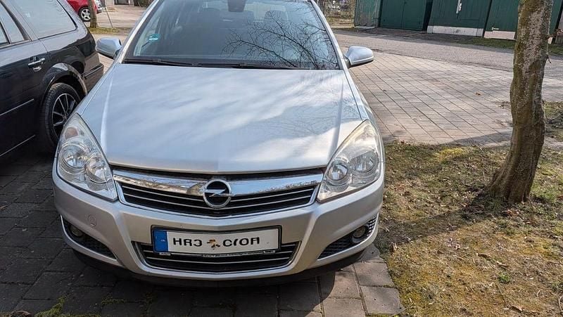 Gebraucht Opel Astra 105 PS (77 kW) 2007 Silber Limousine