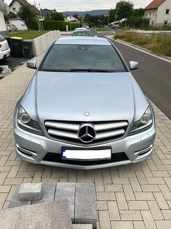 Grau Gebraucht 2013 Mercedes C220 AMG Coupé | 11.700 € (Fairer Preis) - Bild 1/4