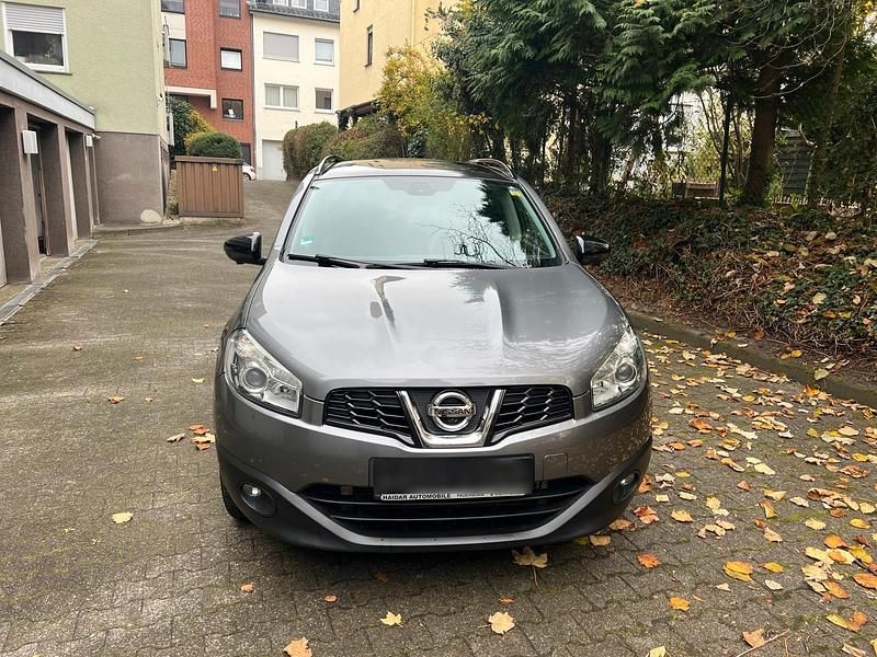 Grau Gebraucht 2013 Nissan Qashqai +2 SUV | 9.500 € (Fairer Preis) - Bild 1/4