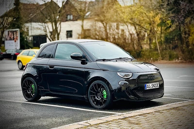 Schwarz Gebraucht 2021 Fiat 500e Icon Kleinwagen | 19.999 € (Etwas zu teuer) - Bild 1/2