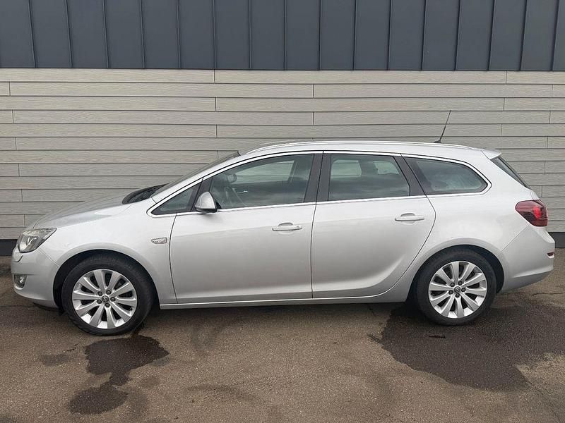 Gebraucht Opel Astra Innovation 140 PS (102 kW) 2012 Silber Kombi