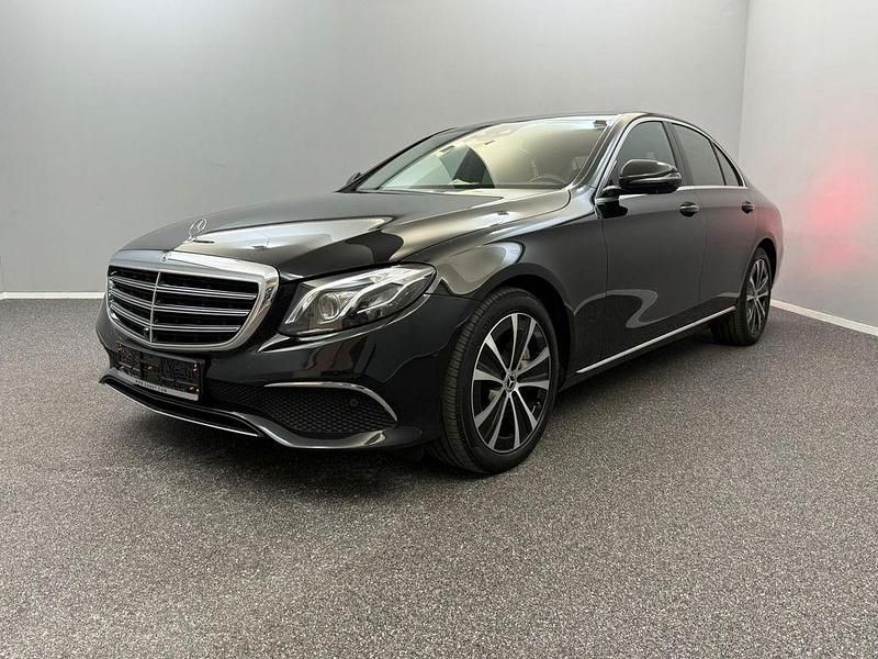 Schwarz Gebraucht 2020 Mercedes E400 Avantgarde Limousine | 32.999 € (Superpreis) - Bild 1/4