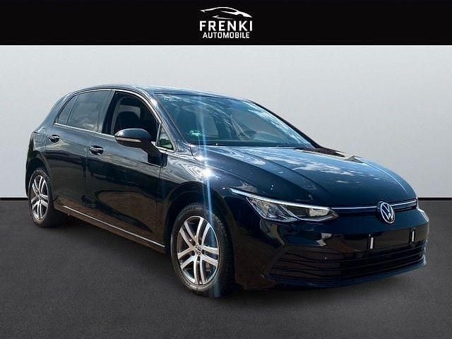 Schwarz Gebraucht 2020 VW Golf VIII Life Limousine | 17.999 € (Fairer Preis) - Bild 1/4